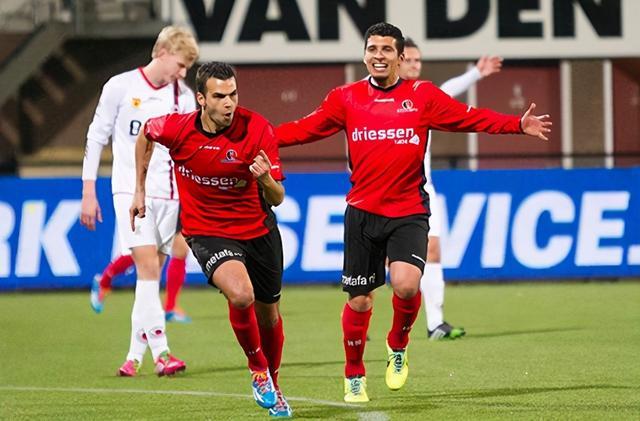 易被情感驱 易被情感驱